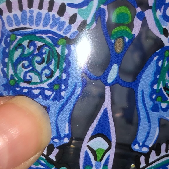 Lilly Pulitzer Blue Grotto Fan Favorite Engineered GWP Set Of 4 Cups - Picture 4 of 16